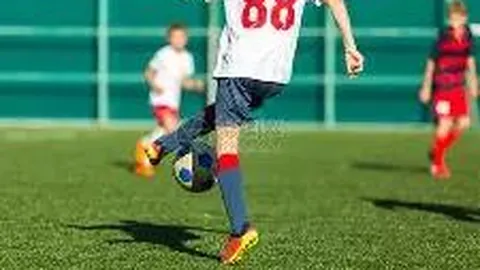 《曼联U18队以7-0狂胜利物浦U18，15岁新星加布里埃尔帽子戏法闪耀全场！》